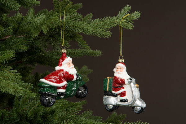 Joulupukki ajaa skootterilla - A Lot Decoration