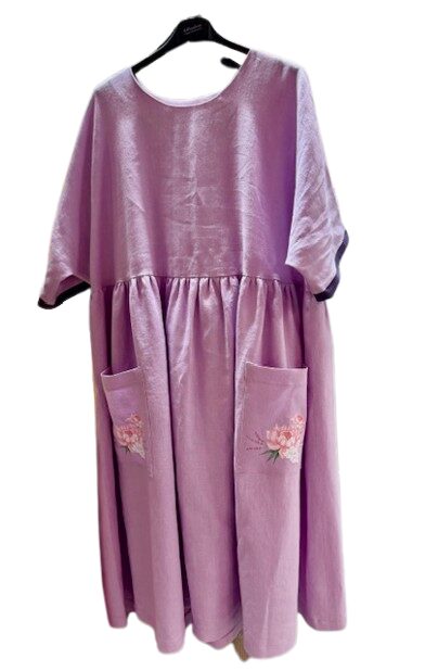 Pellavamekko Syreeni, väljä ja ilmava jättimekko kukkataskuilla - Kukkaiselämää