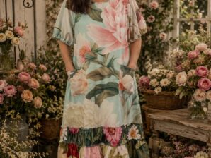 Kukkamekko Tutti i fiori, väljä ja värikäs yhdenkoon mekko - Kukkaiselämää