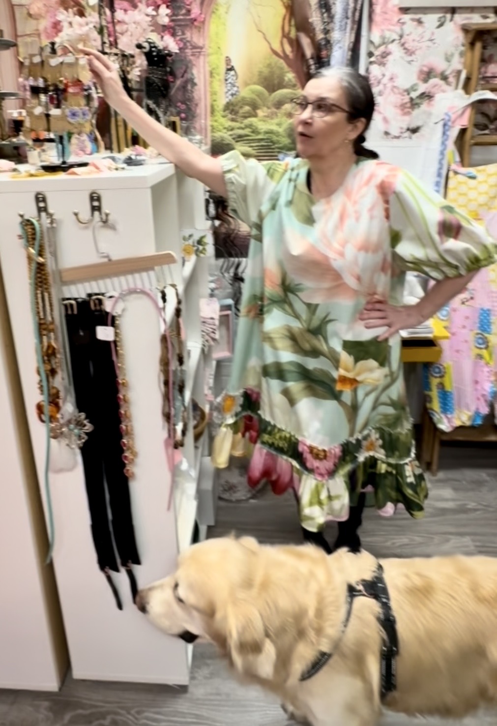 Kukkamekko Tutti i fiori, väljä ja värikäs yhdenkoon mekko - Kukkaiselämää