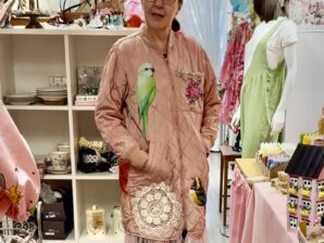 Roosa tikkitakki, tuunattu uniikki takki - Toinen Kukinta