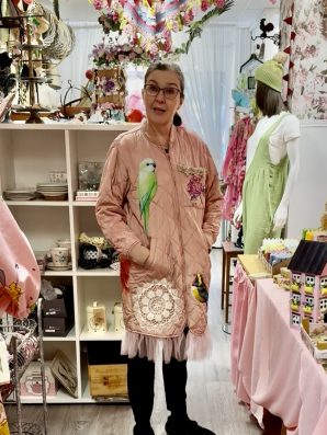 Roosa tikkitakki, tuunattu uniikki takki - Toinen Kukinta