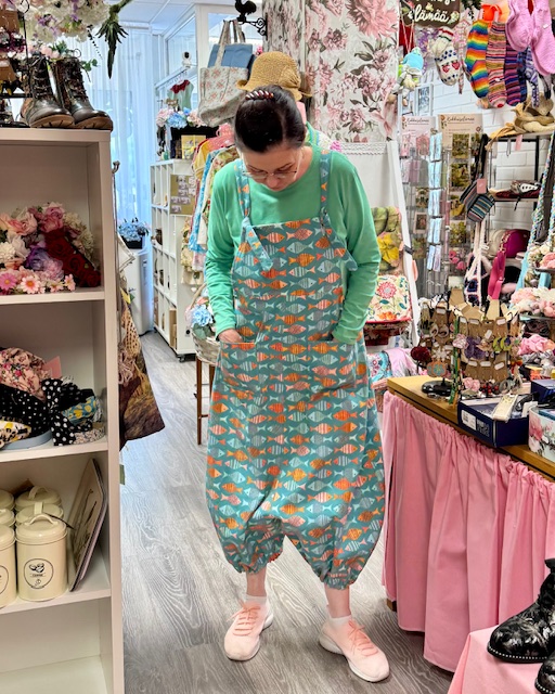 Haalari, Kalat, yhdenkoon - Kukkaiselämää