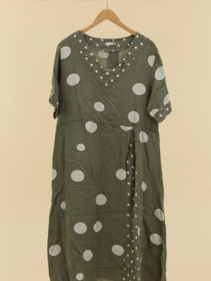 Naisten pellavamekko kuosilla – rento ja ilmava kesämekko