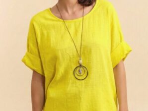 Naisten puuvillapusero, keltainen - rento ja kevyt kesäpaita korulla