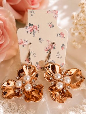 Golden Blossom Pearl – romanttiset kukkakorvakorut | Kukkaiselämää