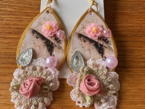 Shabby Rose Lady – uniikit vintagetyyliset korvakorut | Kukkaiselämää Oma mallisto