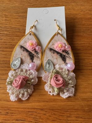 Shabby Rose Lady – uniikit vintagetyyliset korvakorut | Kukkaiselämää Oma mallisto