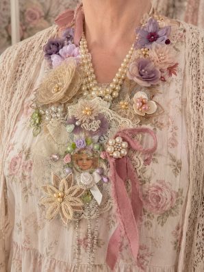 Shabby Rose Angel – uniikki shabby chic -kaulakoru | Kukkaiselämää, Oma mallisto