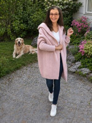 Bella – pitkä hupullinen neuletakki