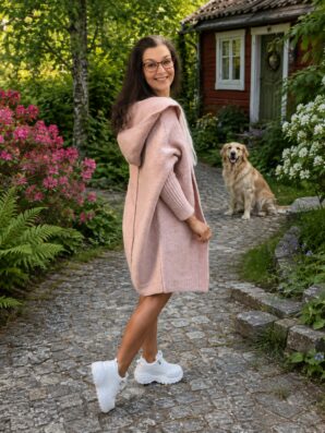 Bella – pitkä hupullinen neuletakki