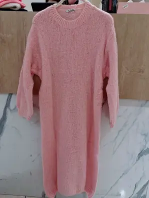 Vaaleanpunainen alpakkaneulemekko Rosalie